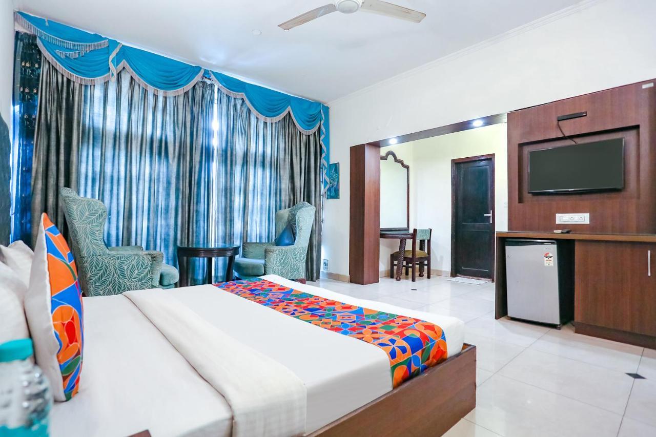 Fabexpress Lloyd House Hotel Ню Делхи Екстериор снимка