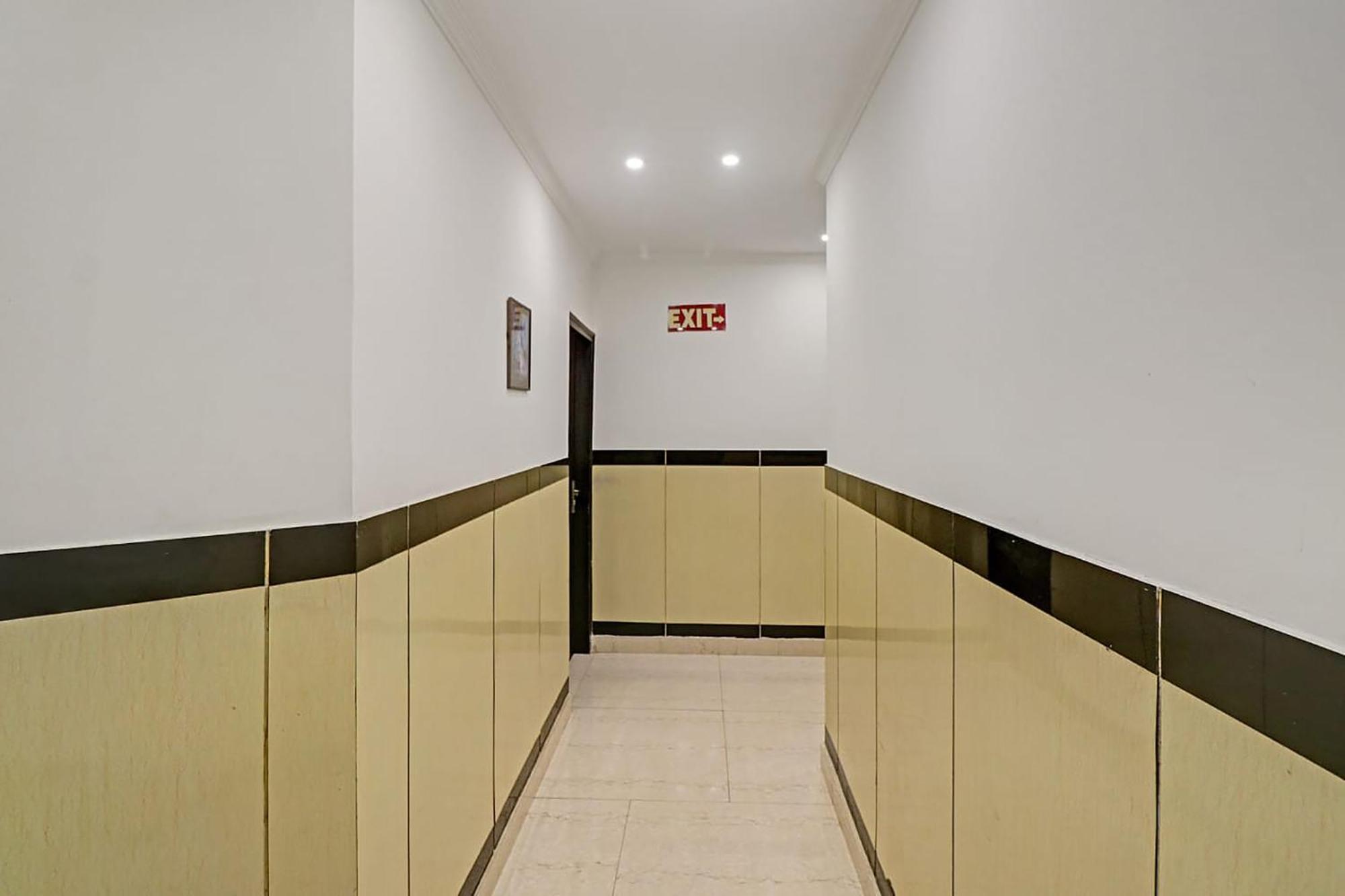Fabexpress Lloyd House Hotel Ню Делхи Екстериор снимка