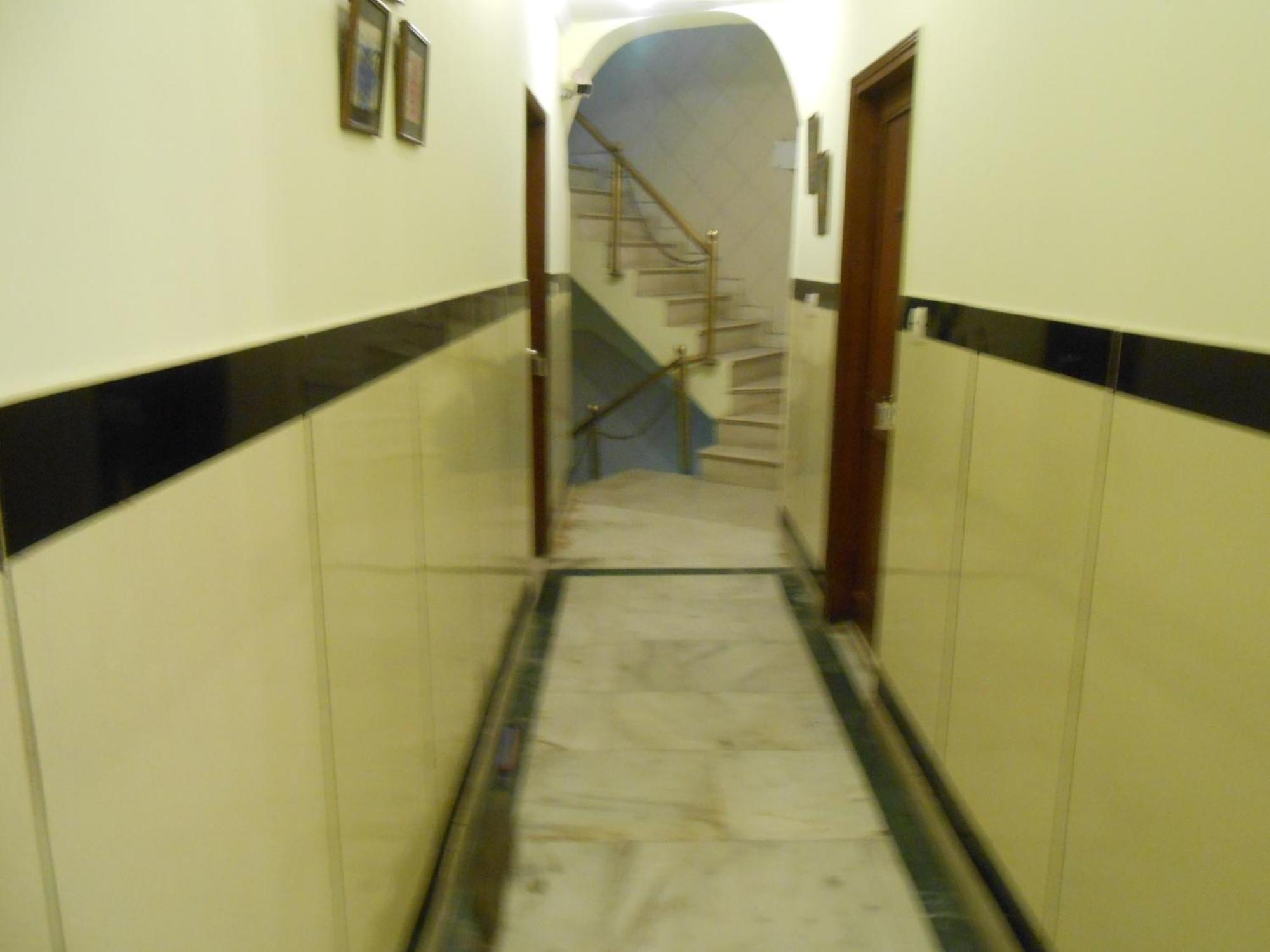 Fabexpress Lloyd House Hotel Ню Делхи Екстериор снимка