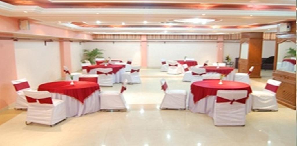 Fabexpress Lloyd House Hotel Ню Делхи Екстериор снимка